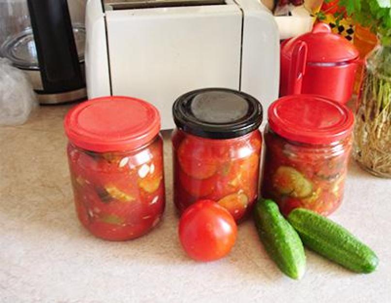 Recepty na uhorky v paradajkovej omáčke.  Nakladané uhorky s paradajkovou pastou na zimu.  Uhorkový šalát v paradajke - olízajte si prsty