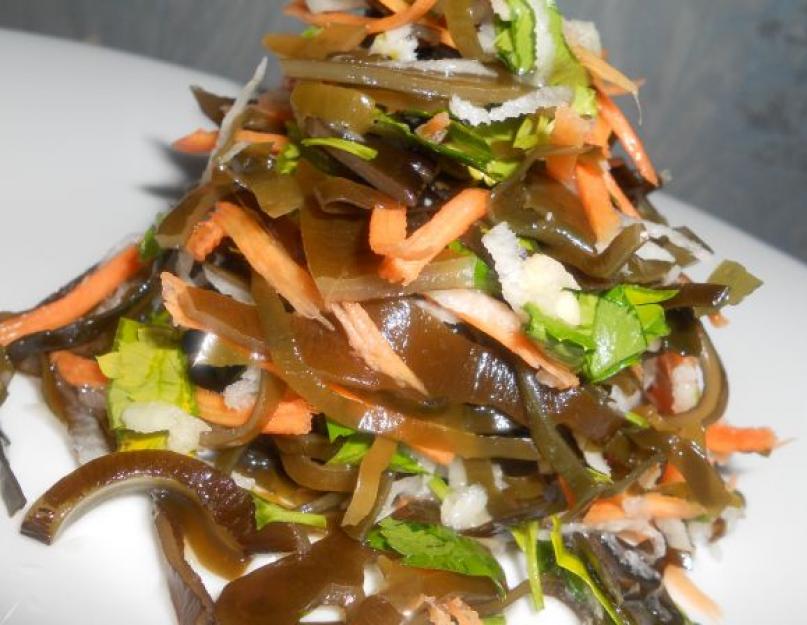 Самый простой салат с морской капустой рецепт. Рецепт с крабовыми палочками. Салат с капустой, яйцом и горошком