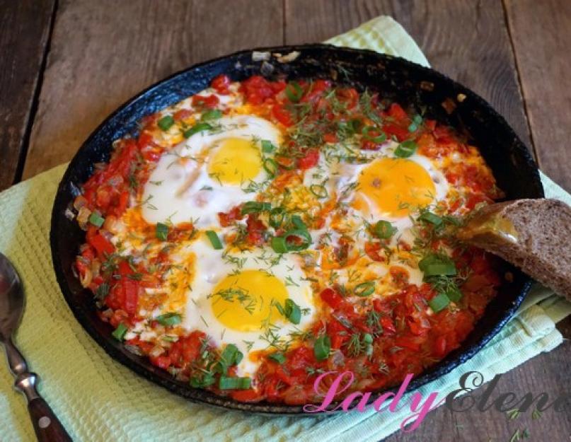 Tomates frites juives avec œufs.  Shakshuka – œufs brouillés juifs aux tomates.  Le meilleur remède contre la gueule de bois !  Options de cuisson et expériences culinaires