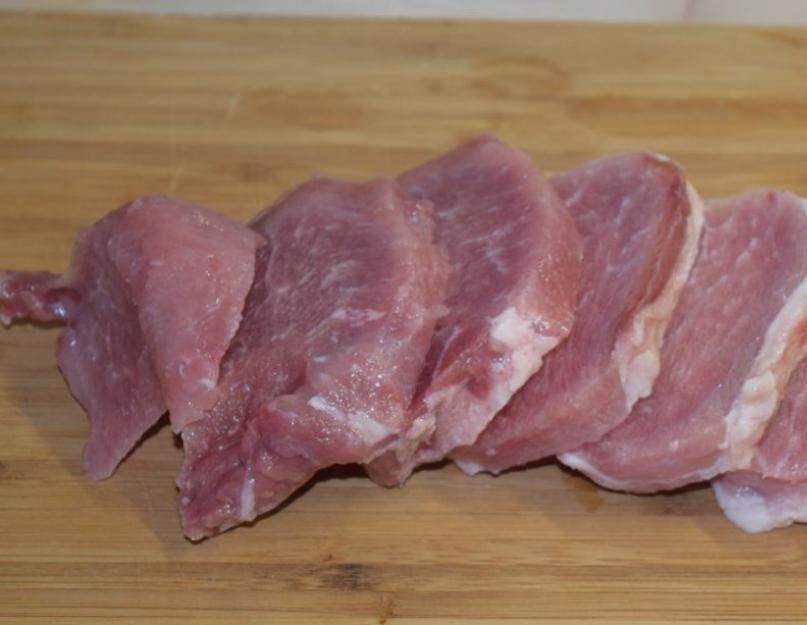 Мясо сверху картошка в духовке. Запечённая картошка с мясом в духовке рецепт с фото
