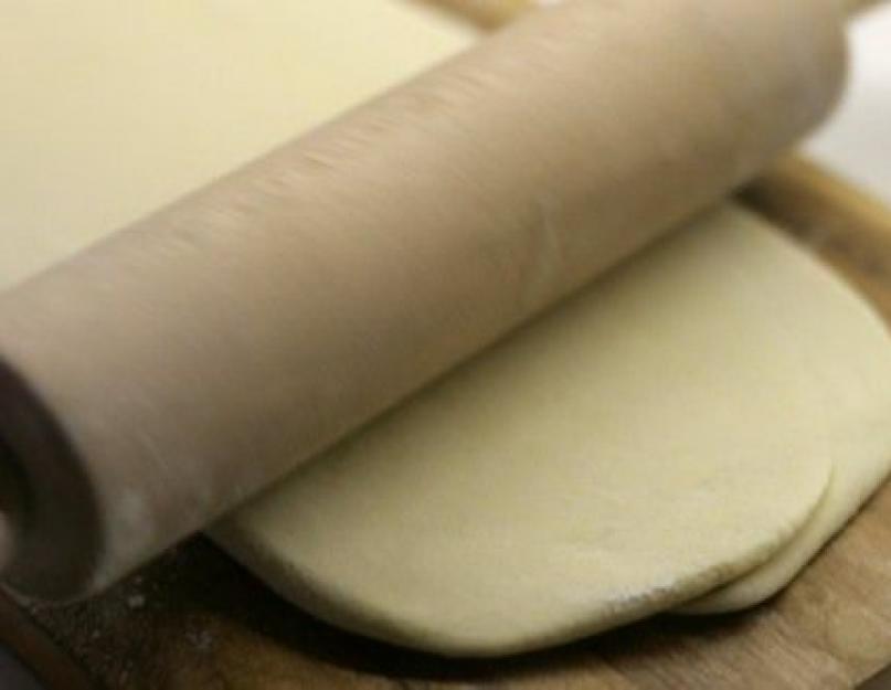 Печенье ушки из слоеного. Как сделать ушки из слоеного теста. Как приготовить слойки с сыром из дрожжевого теста
