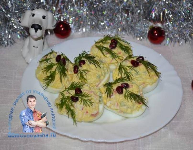 Яйца фаршированные крабовыми палочками. Яйца, фаршированные крабовыми палочками, огурцом и сыром