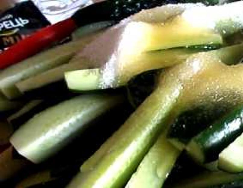 Cornichons aux graines de moutarde.  Concombres croustillants aux graines de moutarde