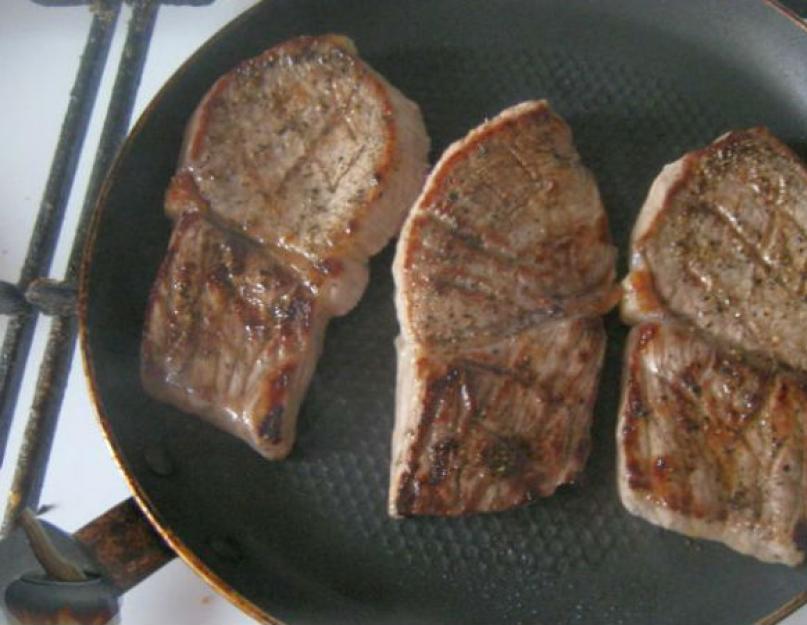 Жареное мясо на сковороде стейк. Определяем степень приготовления стейка. Как сделать соус сальса к мраморной говядине