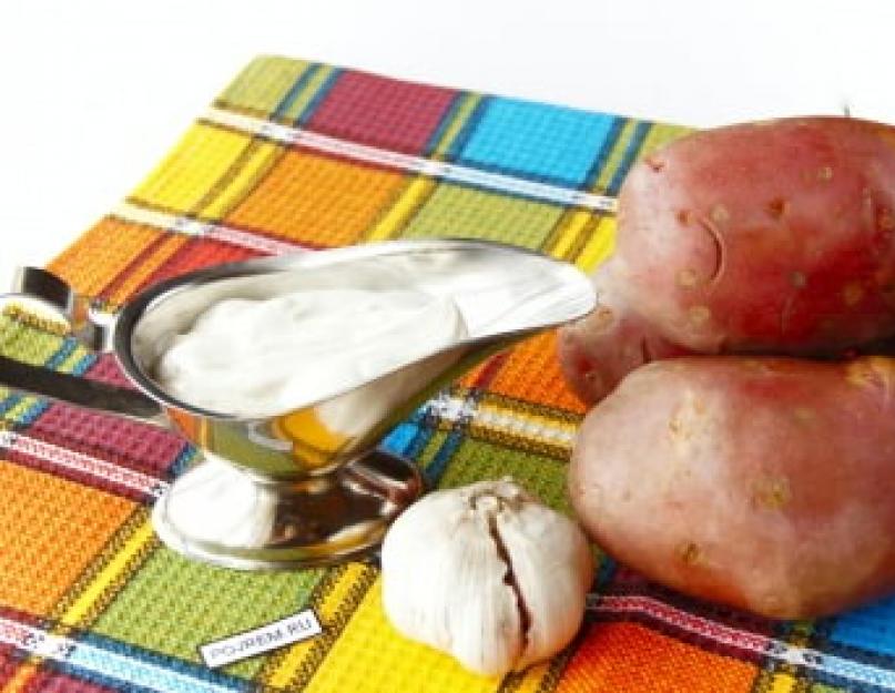 Картофель в духовке под майонезом и сыром. Картошка в духовке с чесноком и майонезом: рецепты и особенности приготовления