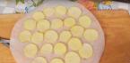 Patatas fritas al microondas: patata, queso e incluso fruta