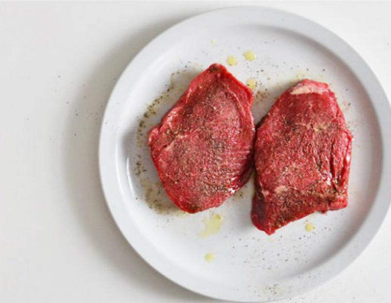 Steak de bœuf juteux.  Steak de bœuf - préparer une viande impeccable.  Sortez à l'avance la viande de steak du réfrigérateur