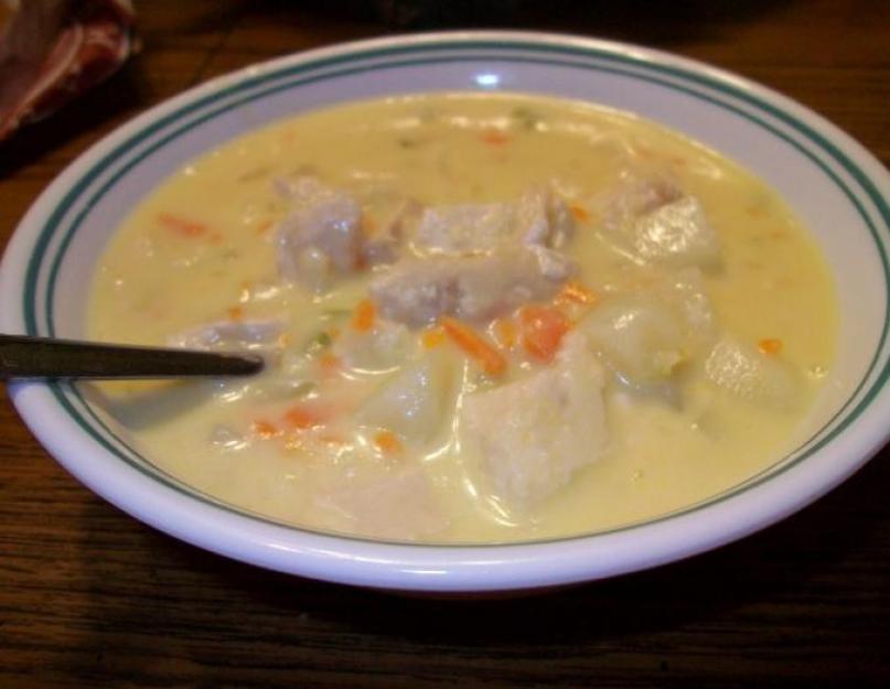 Суп из плавленного сыра с курицей. Куриный суп с лапшой и плавленным сыром. Куриный сырный суп по-французски.